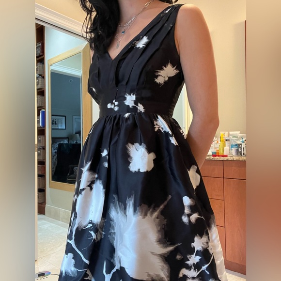 Black and White Floral Print Cocktail Dress - Picture 4 of 5
